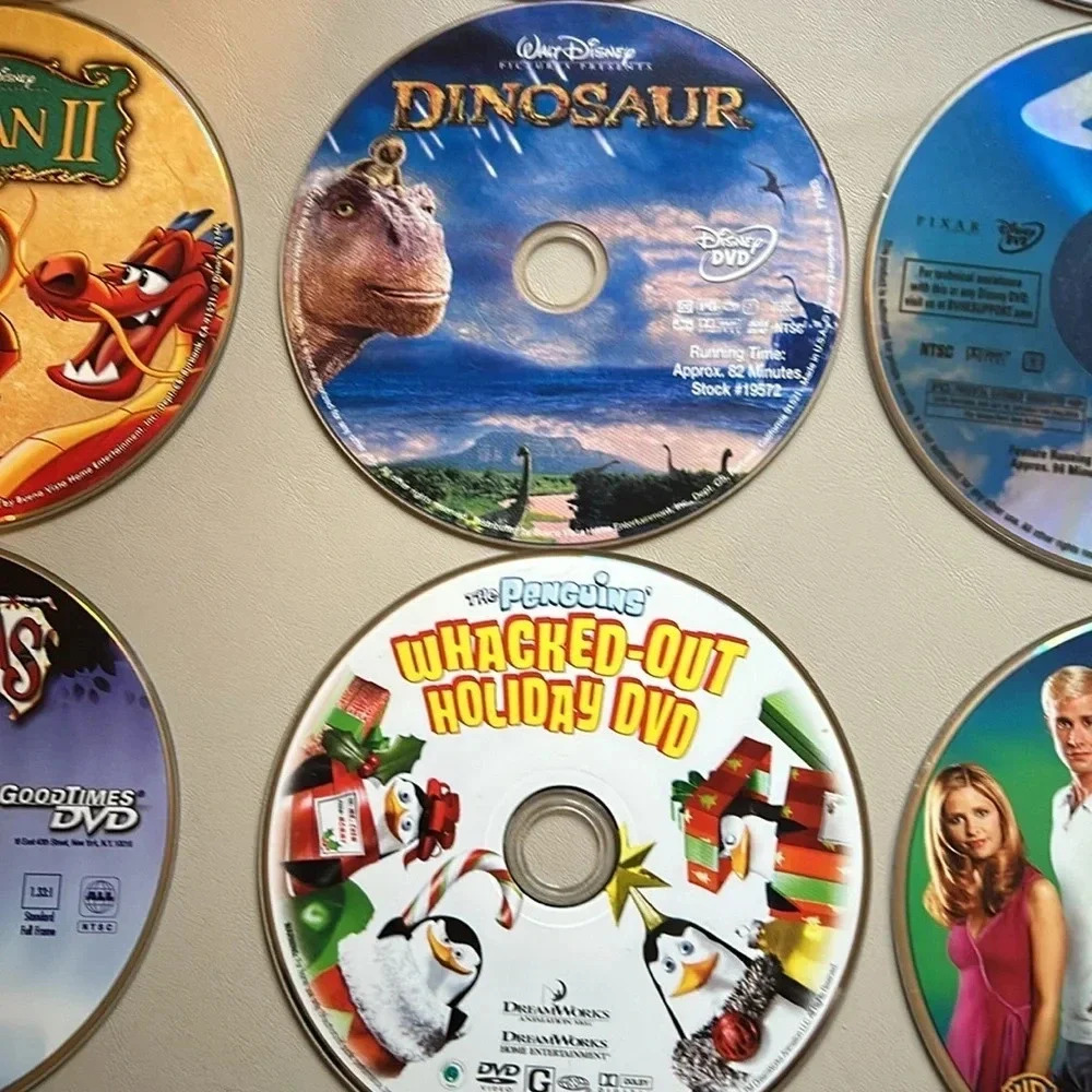 12 Random CD Movies with travel case most are probably vintage for 1 price - Picture 5 of 10